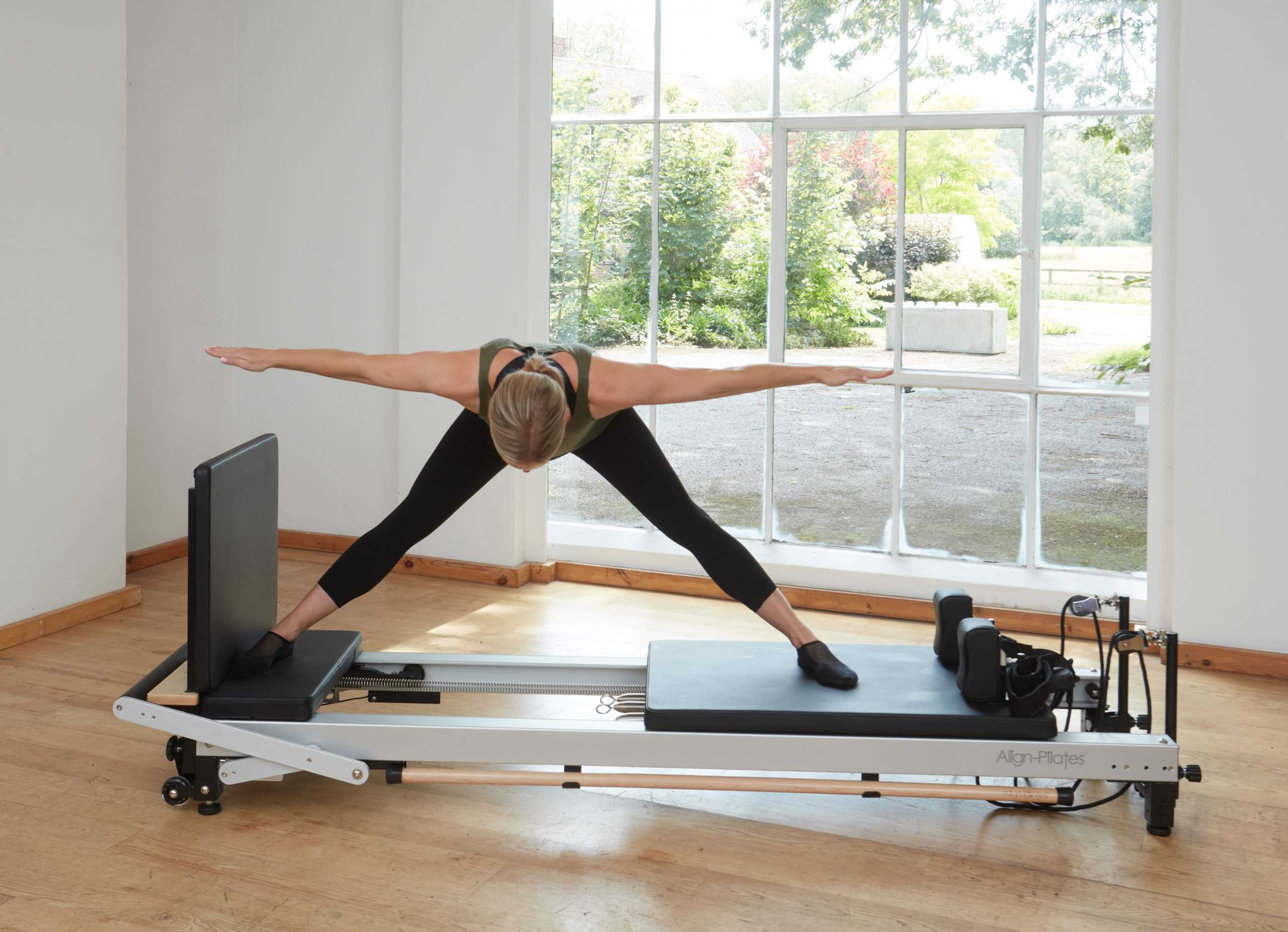 Pilates London Pilates Group Reformer Class Mosdos Pilates